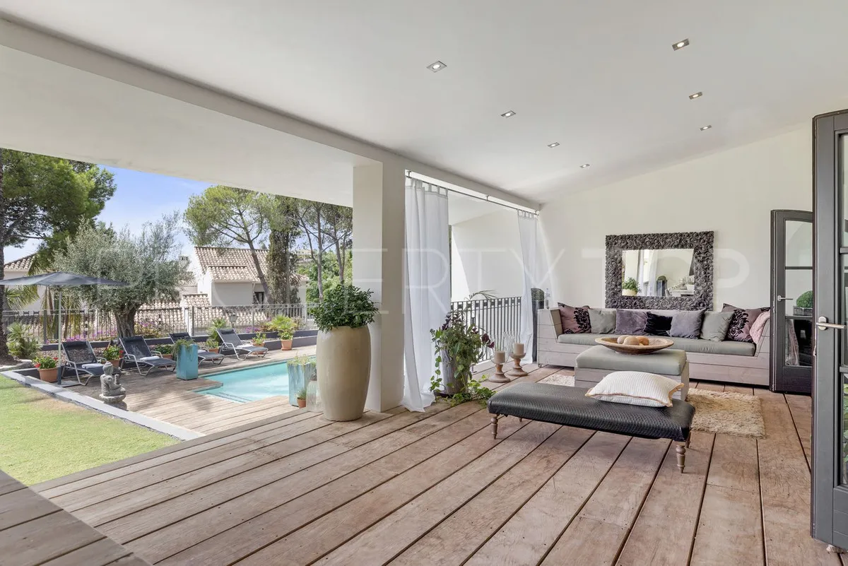 Se vende villa en El Paraiso de 5 dormitorios