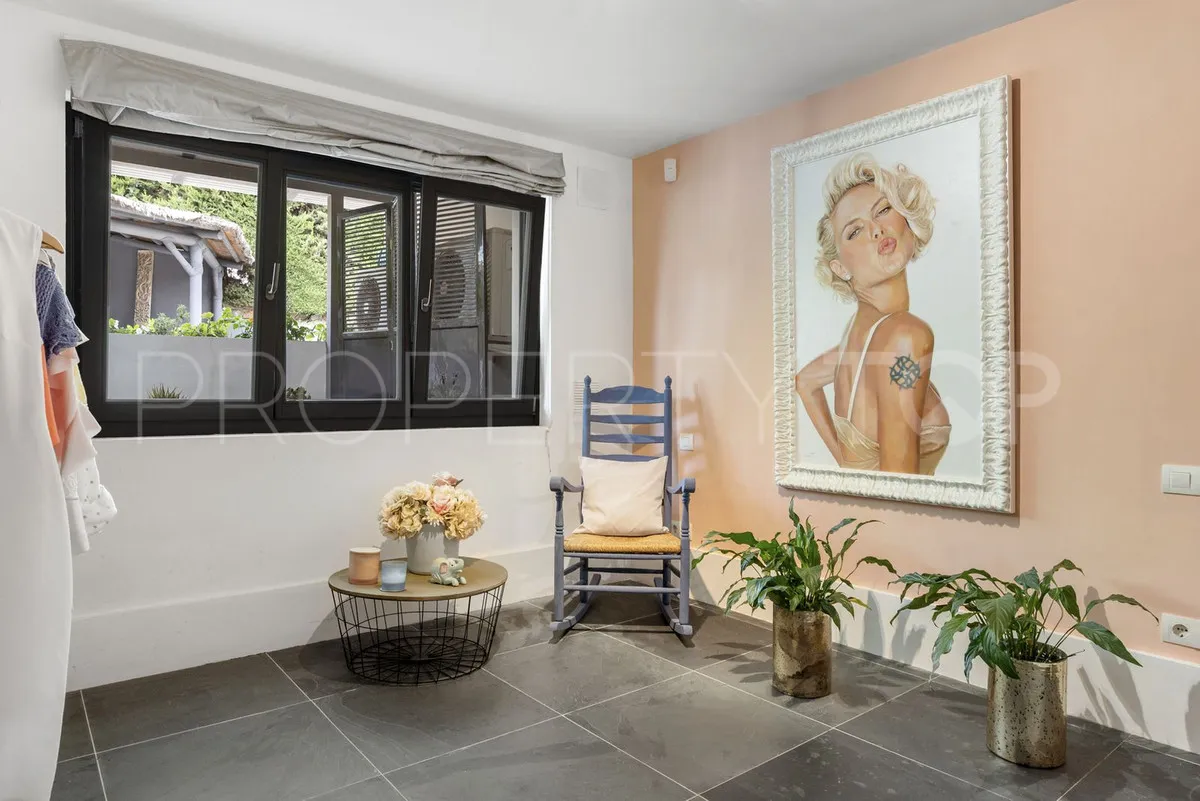 Se vende villa en El Paraiso de 5 dormitorios