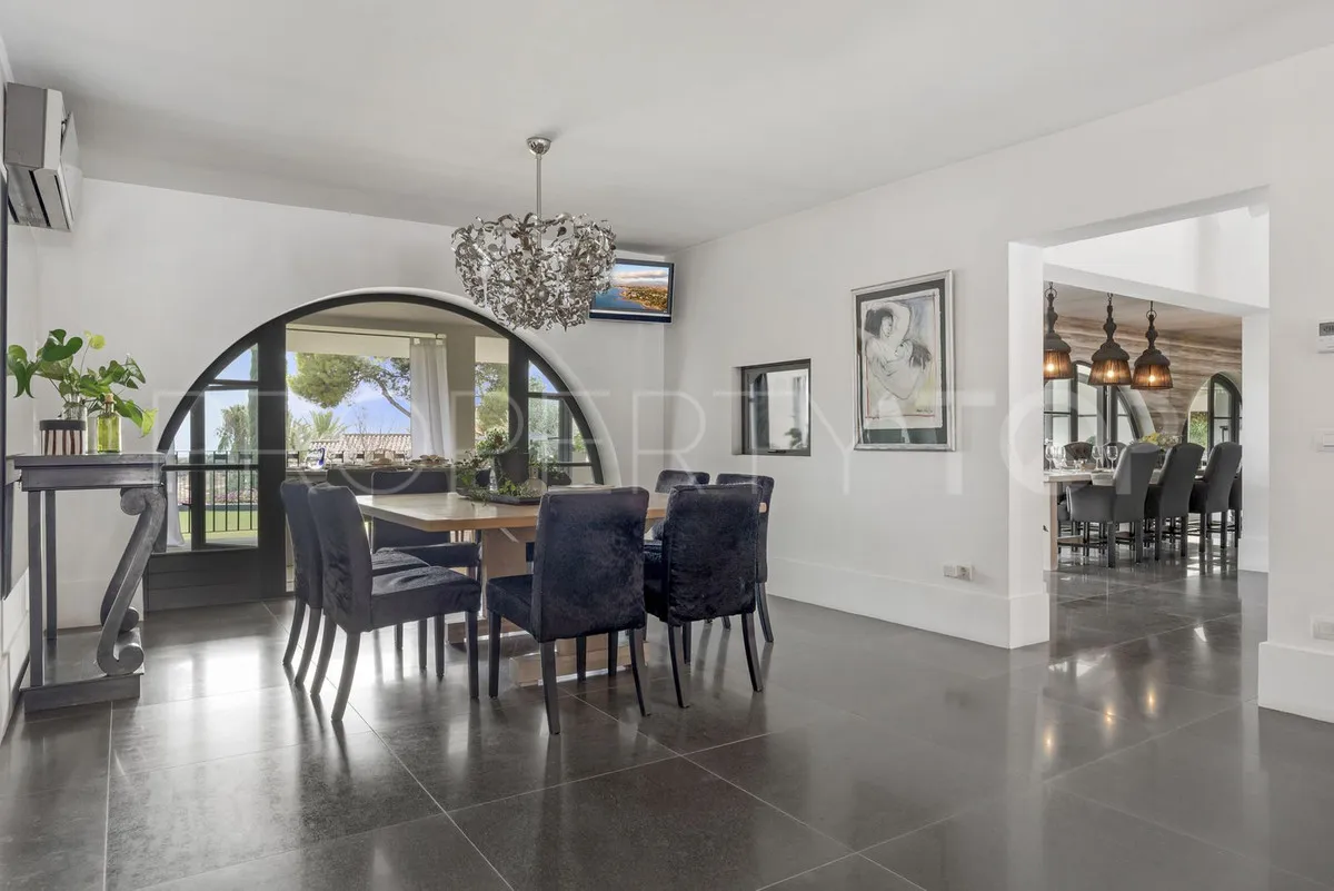 Se vende villa en El Paraiso de 5 dormitorios