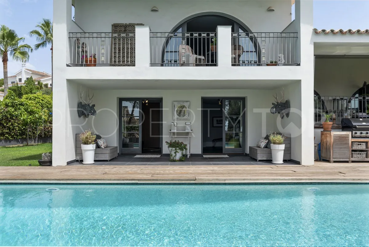 Se vende villa en El Paraiso de 5 dormitorios