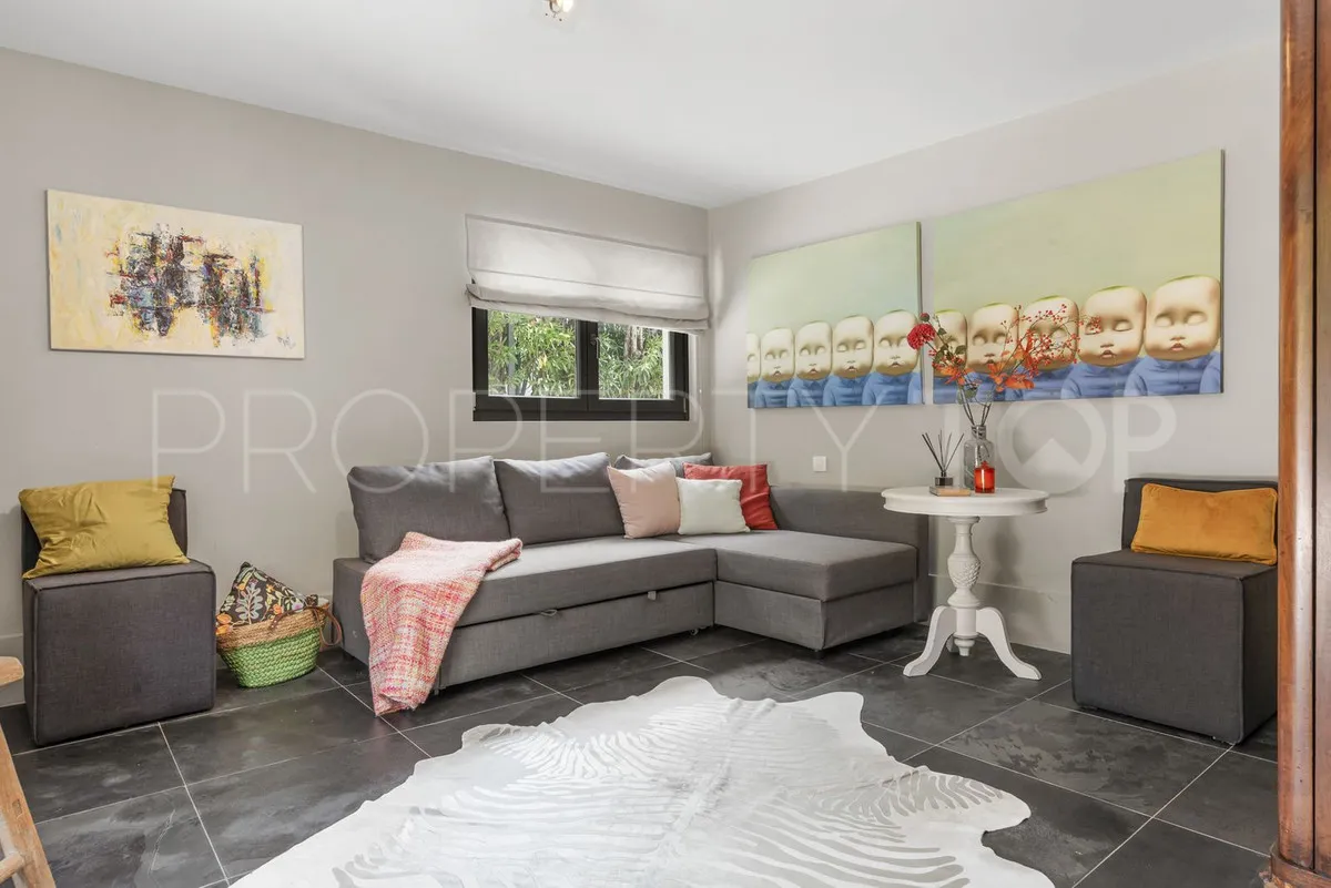 Se vende villa en El Paraiso de 5 dormitorios