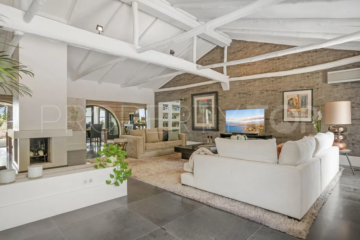 Se vende villa en El Paraiso de 5 dormitorios