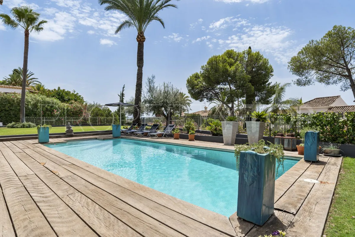Se vende villa en El Paraiso de 5 dormitorios