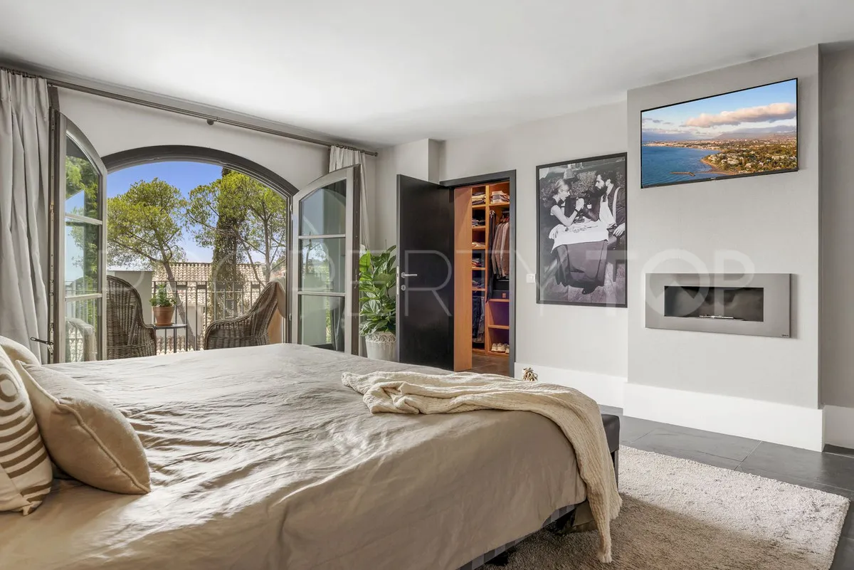 Se vende villa en El Paraiso de 5 dormitorios