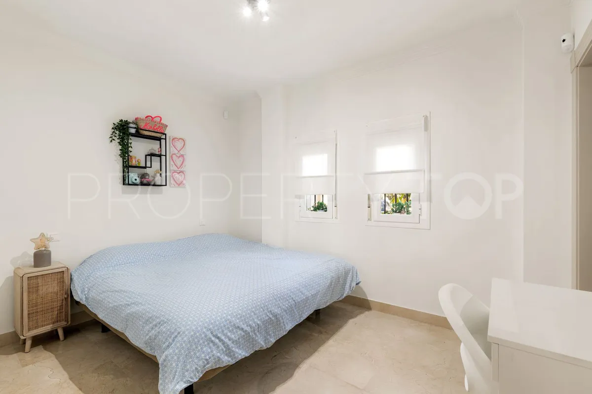 Estepona, apartamento planta baja a la venta
