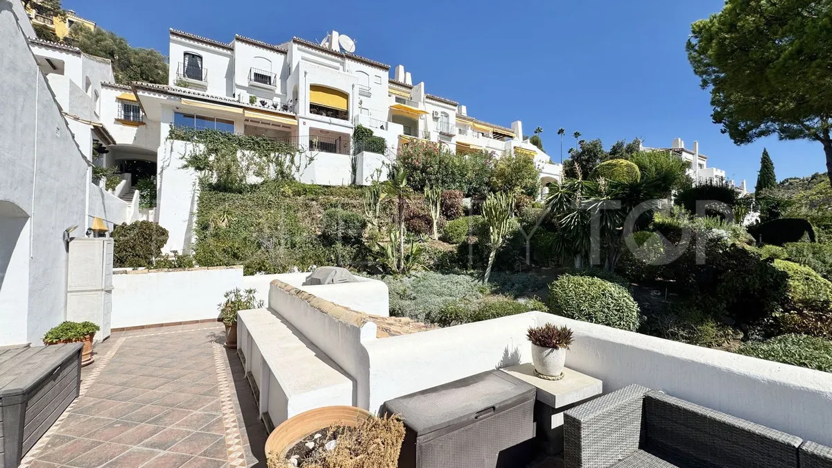 Buy penthouse in Los Almendros with 4 bedrooms