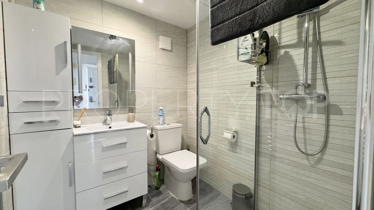 Buy penthouse in Los Almendros with 4 bedrooms