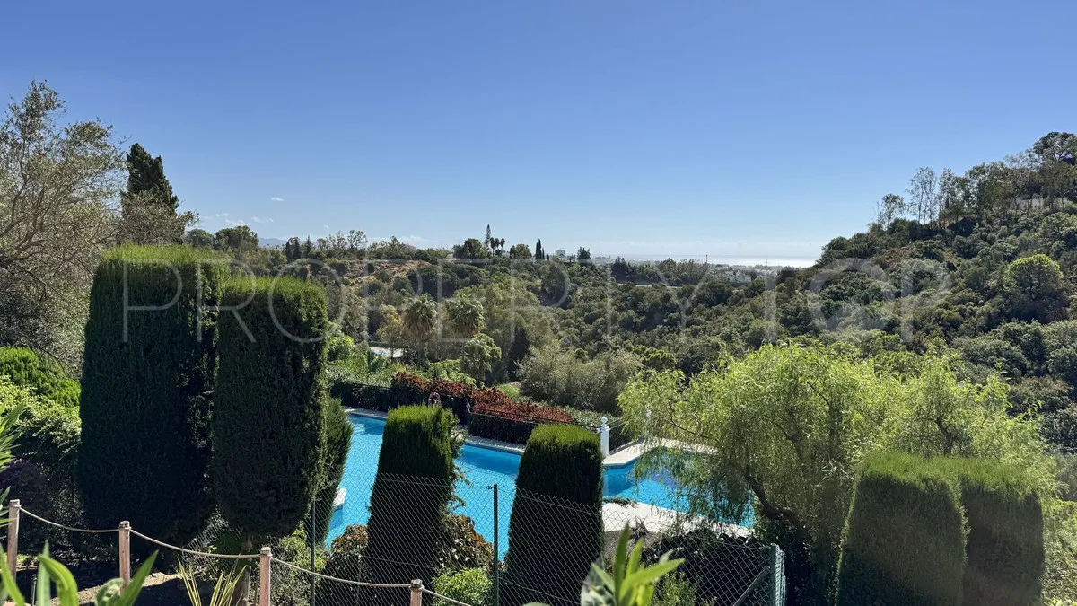 Buy penthouse in Los Almendros with 4 bedrooms