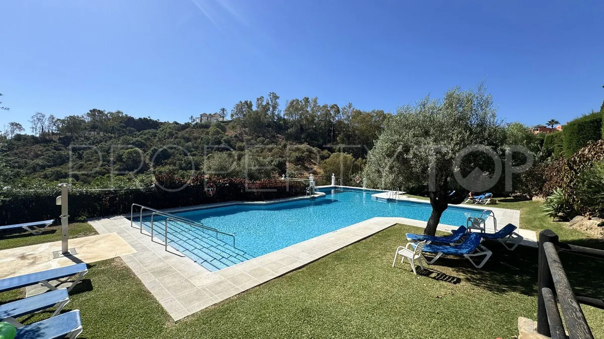 Buy penthouse in Los Almendros with 4 bedrooms