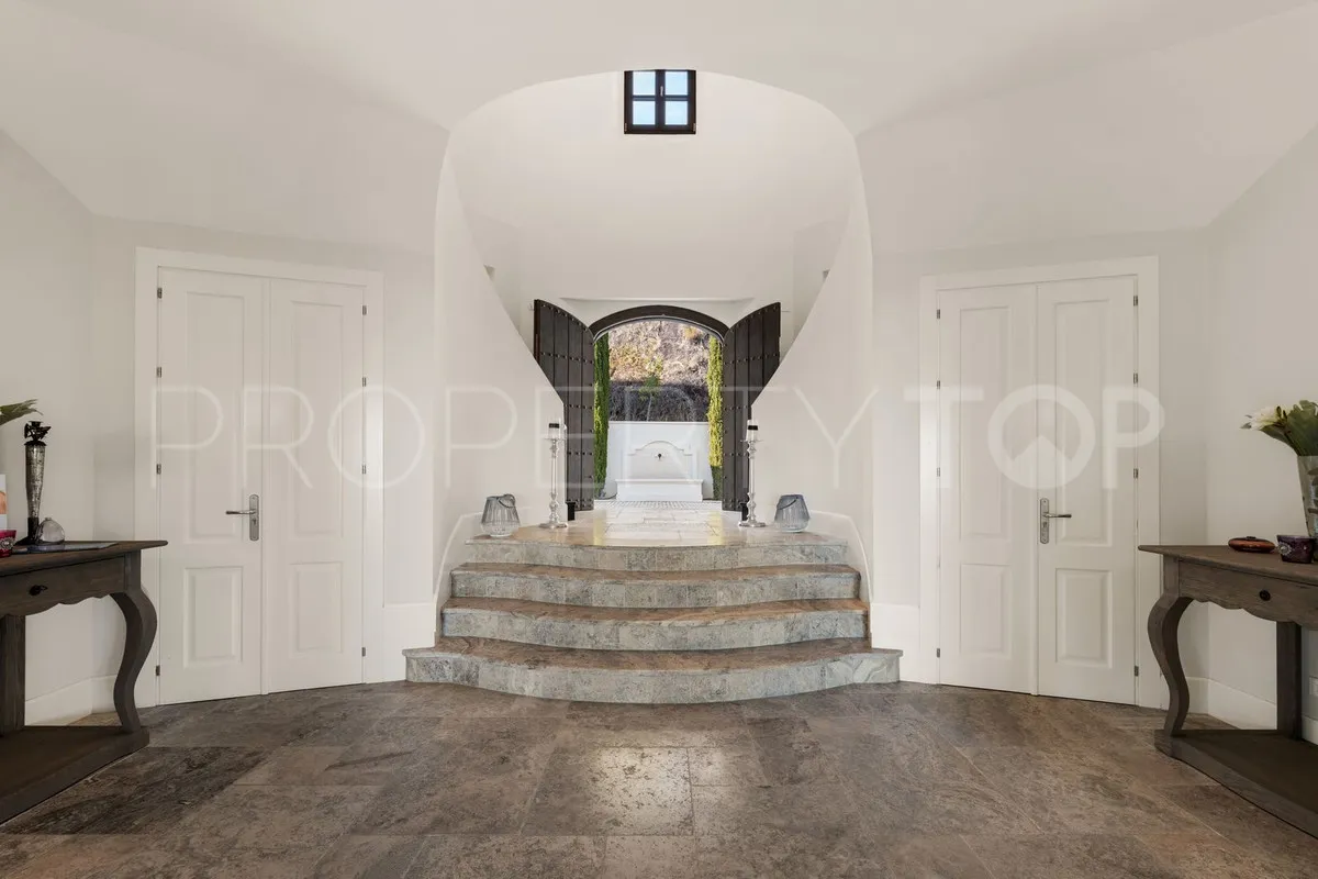 For sale Benahavis villa with 5 bedrooms
