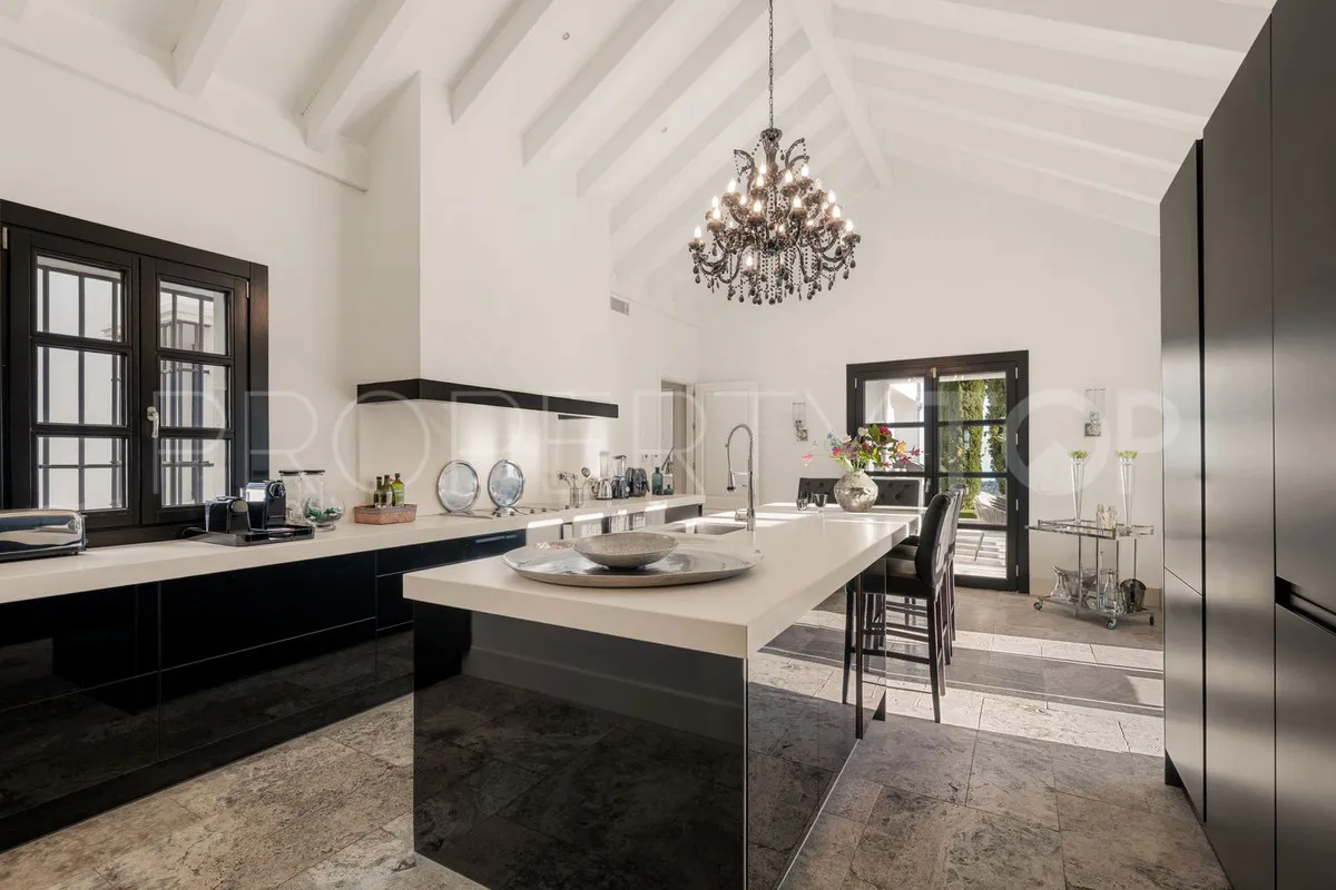 For sale Benahavis villa with 5 bedrooms