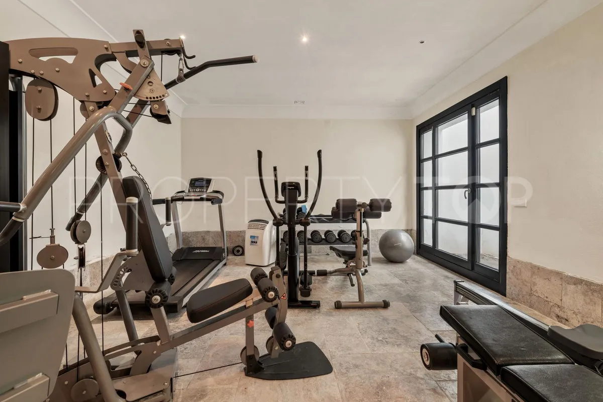 For sale Benahavis villa with 5 bedrooms
