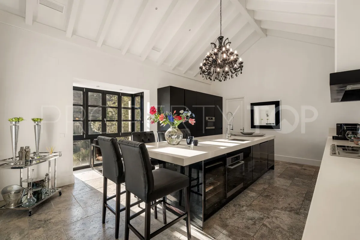 For sale Benahavis villa with 5 bedrooms