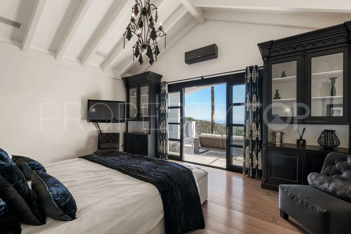 For sale Benahavis villa with 5 bedrooms