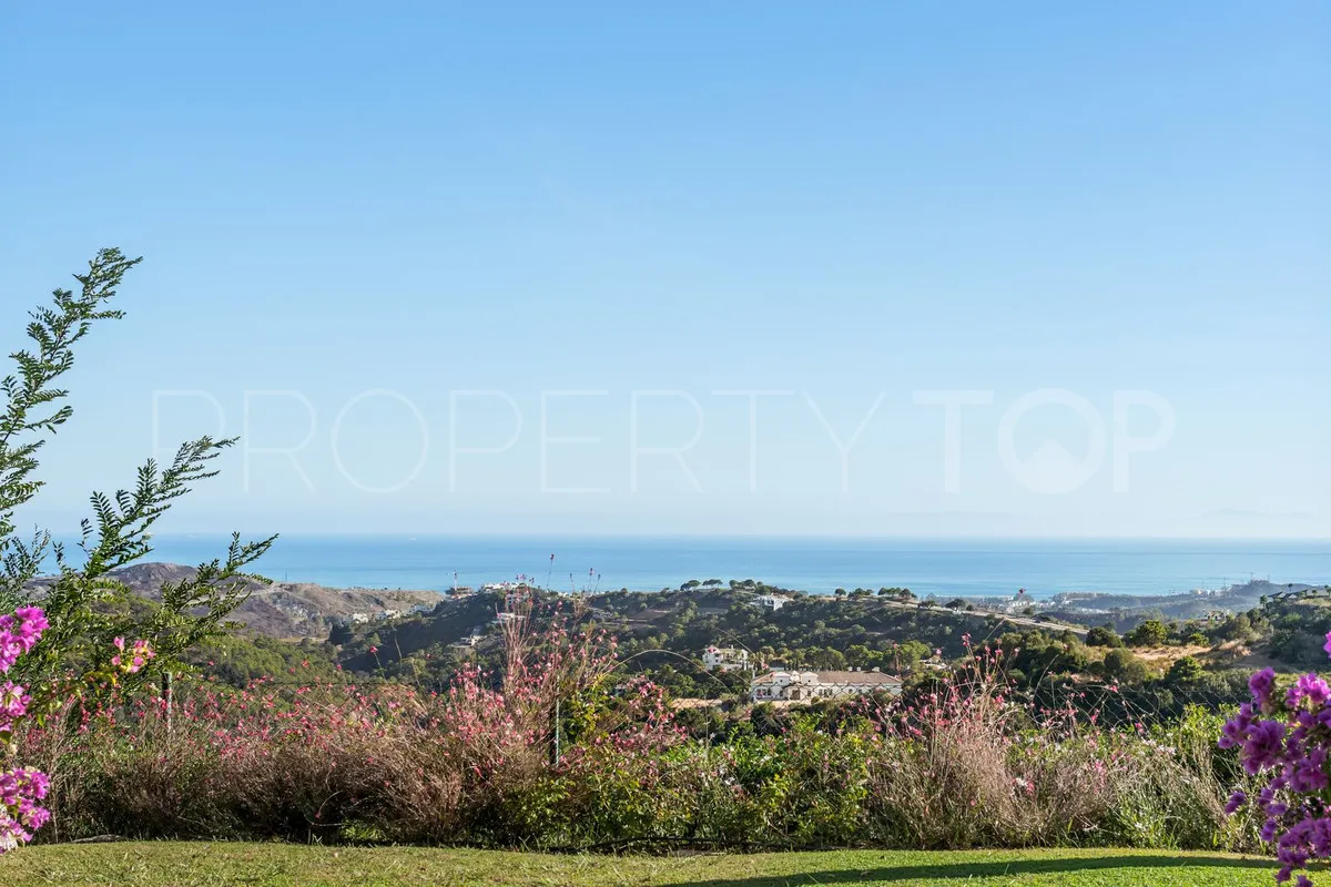 For sale Benahavis villa with 5 bedrooms