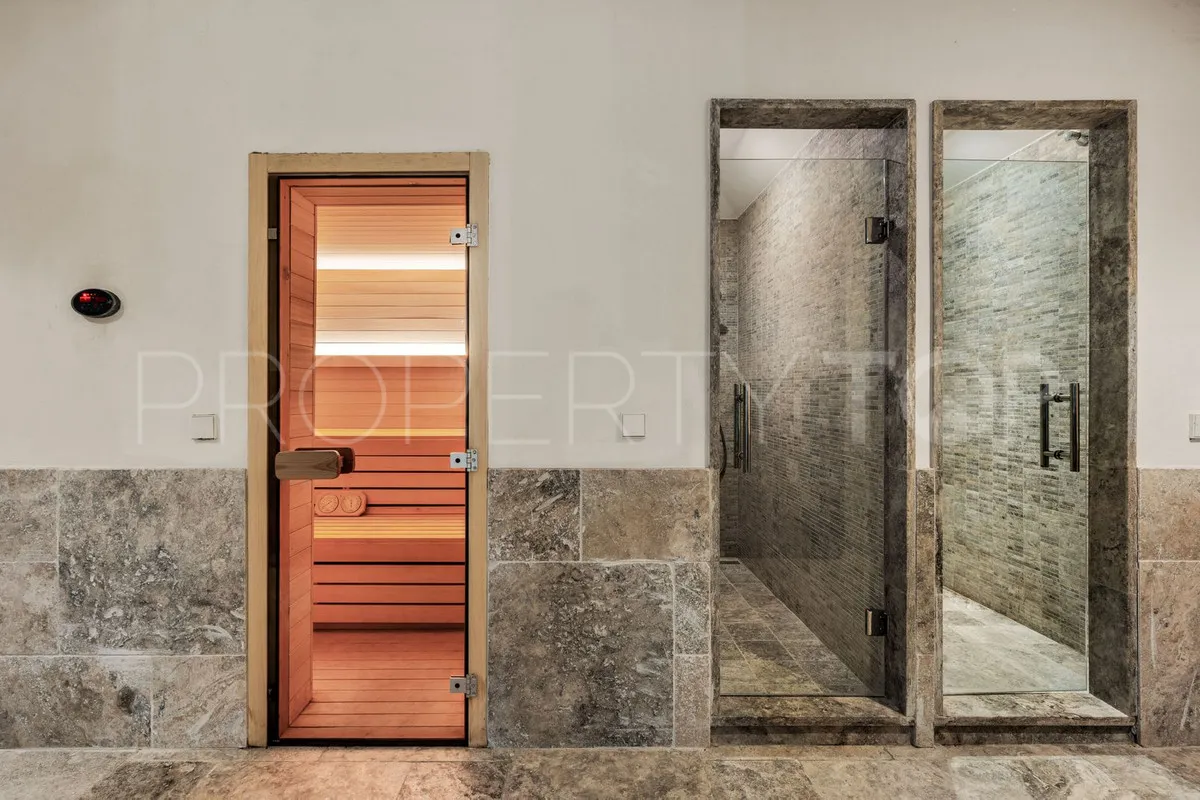 For sale Benahavis villa with 5 bedrooms