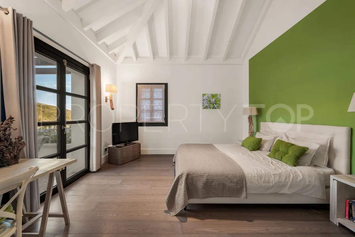 For sale Benahavis villa with 5 bedrooms