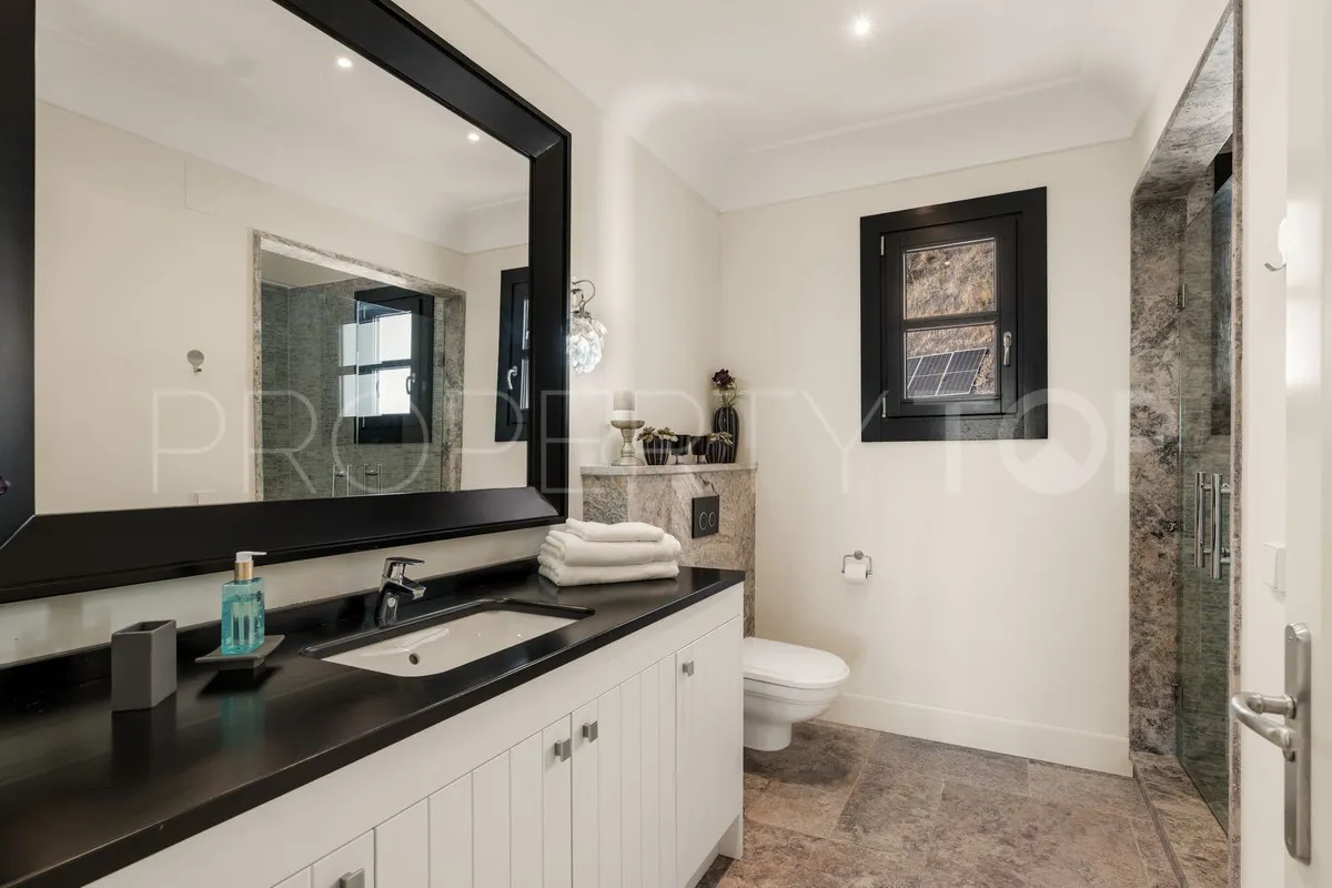 For sale Benahavis villa with 5 bedrooms