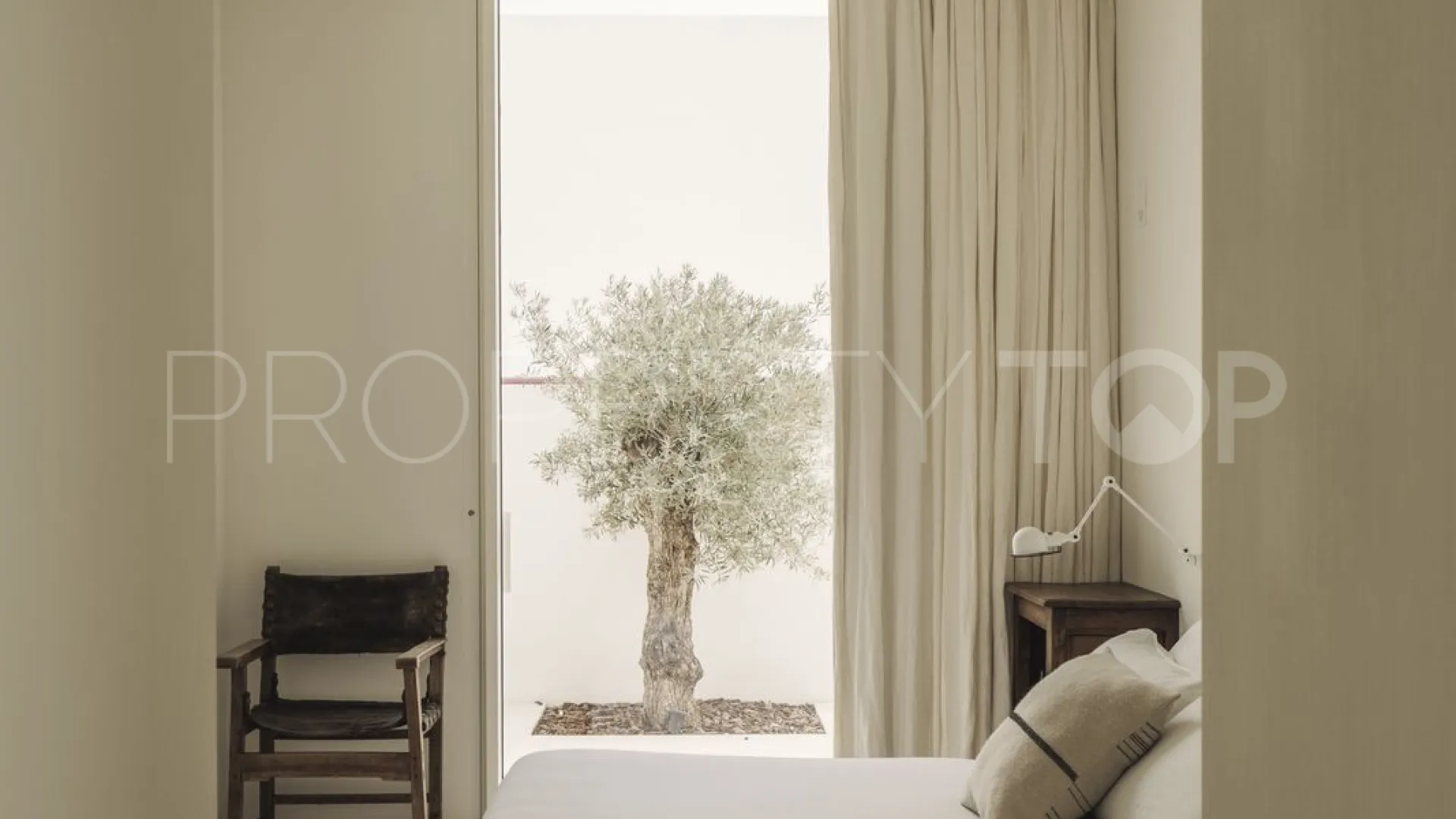 Villa for sale in Los Altos de los Monteros