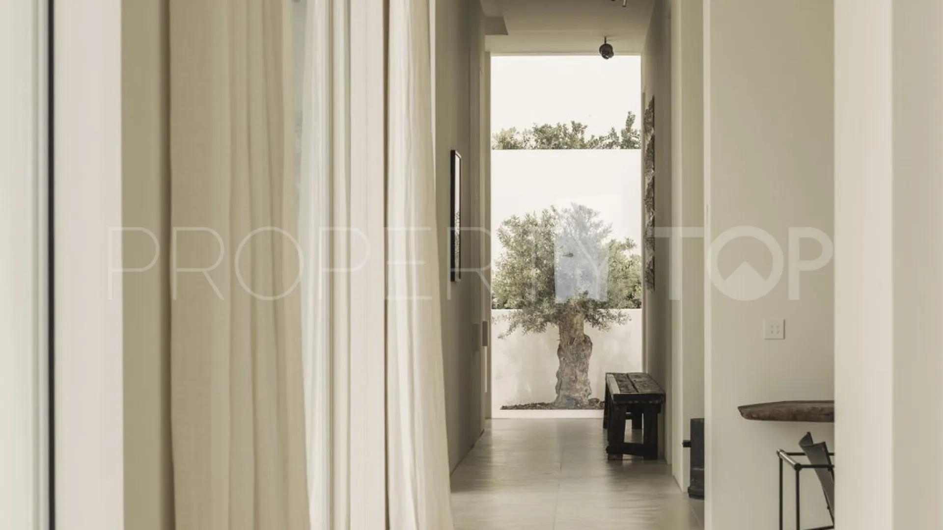 Villa for sale in Los Altos de los Monteros