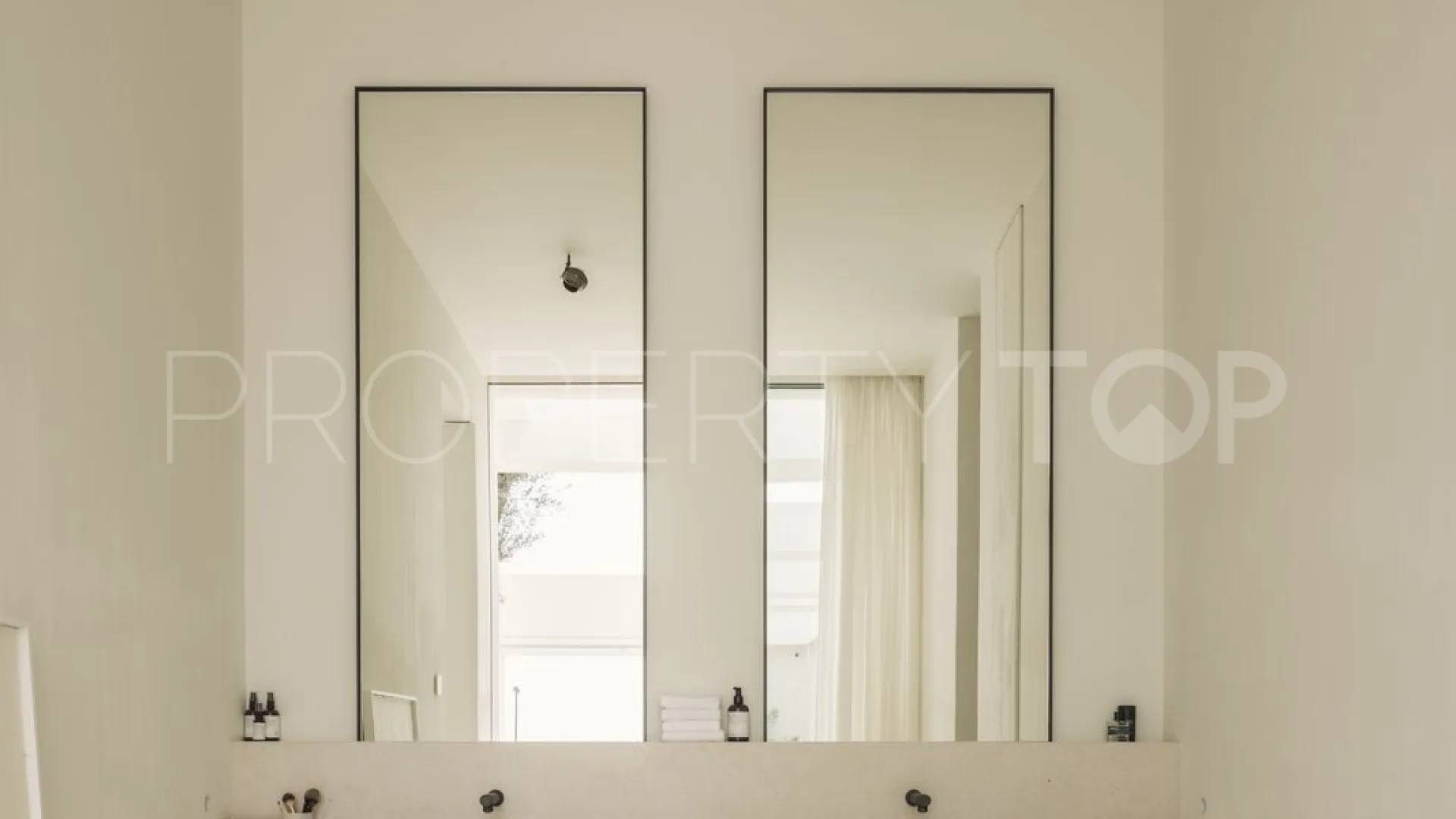 Villa for sale in Los Altos de los Monteros