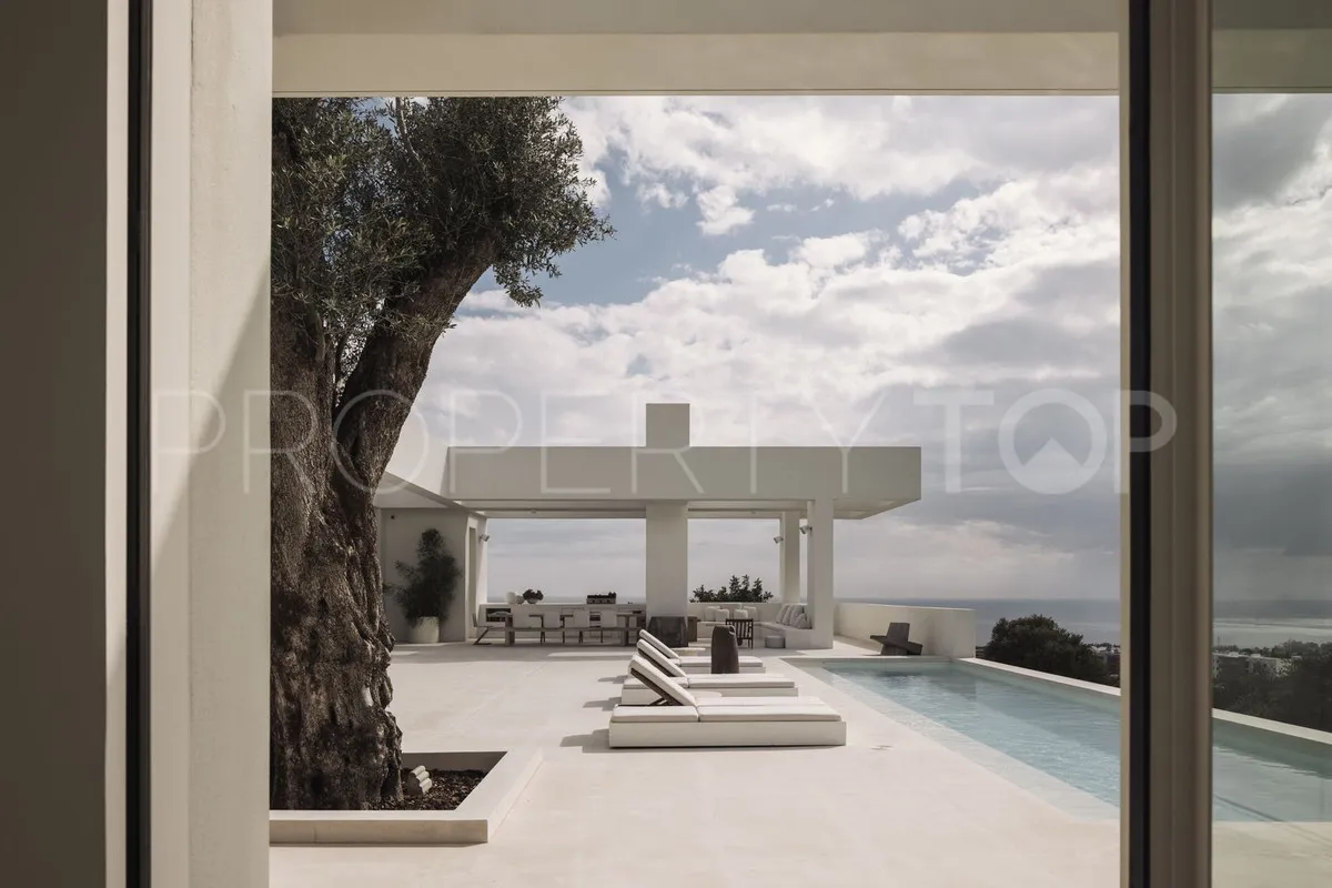 Villa for sale in Los Altos de los Monteros