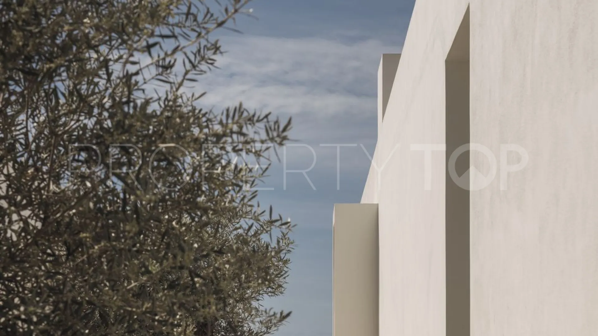 Villa for sale in Los Altos de los Monteros