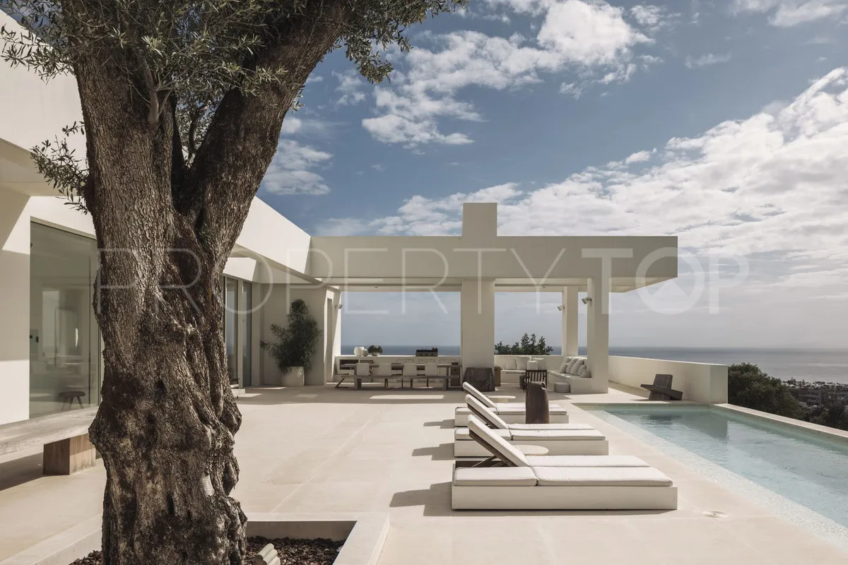 Villa for sale in Los Altos de los Monteros