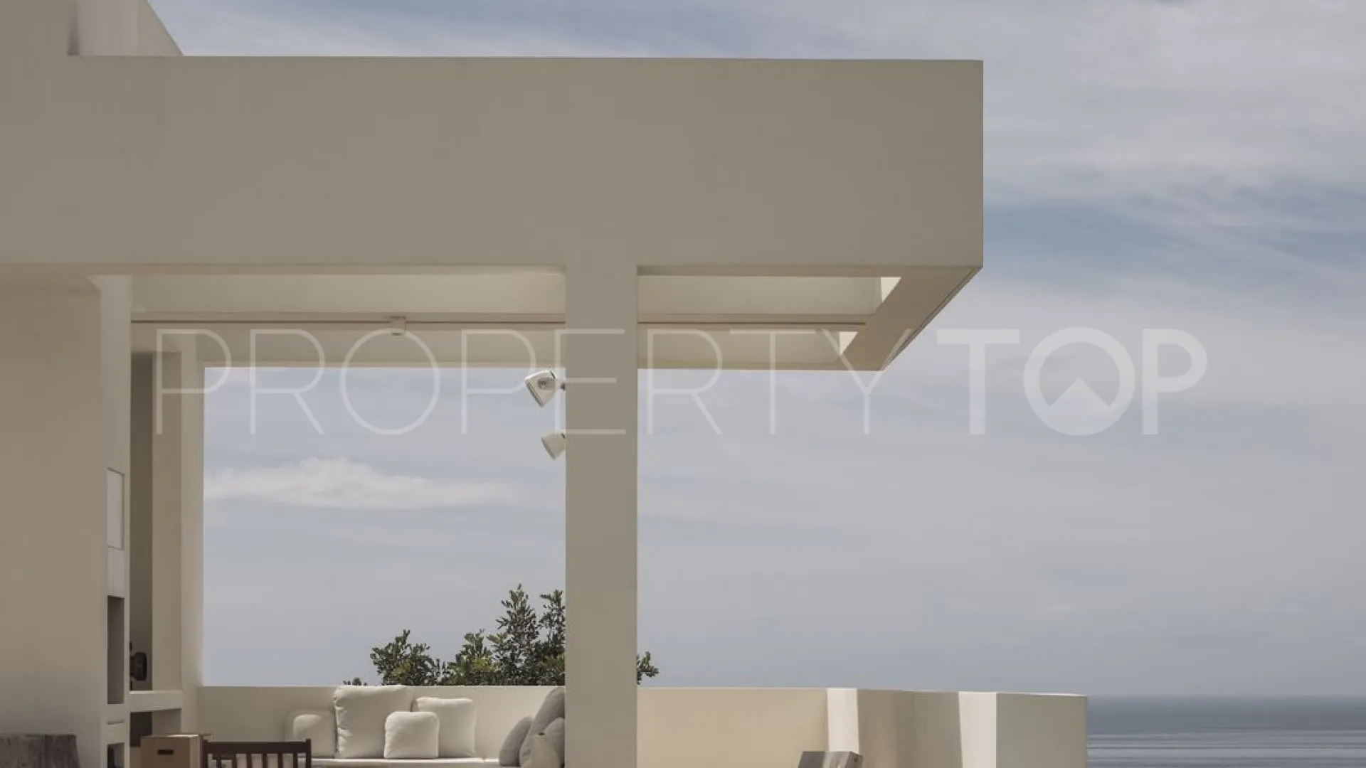 Villa for sale in Los Altos de los Monteros
