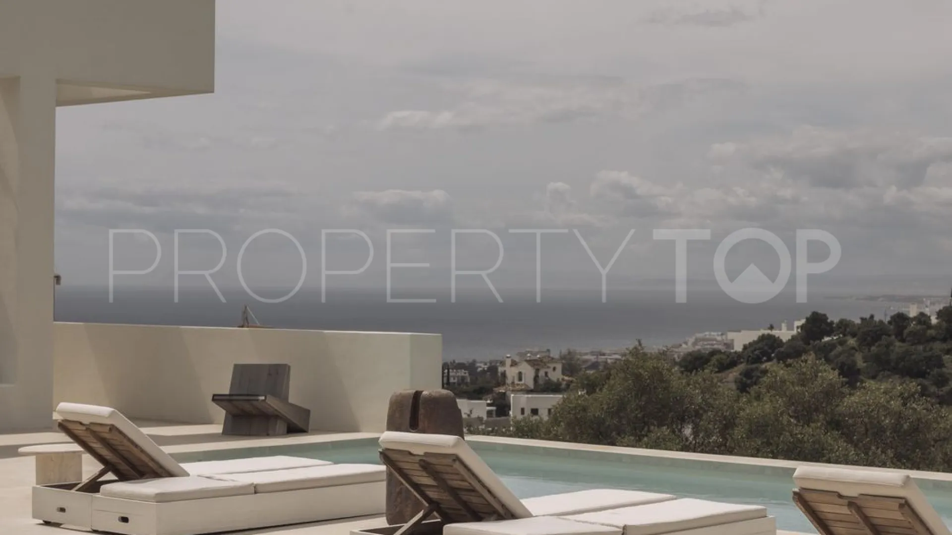 Villa for sale in Los Altos de los Monteros