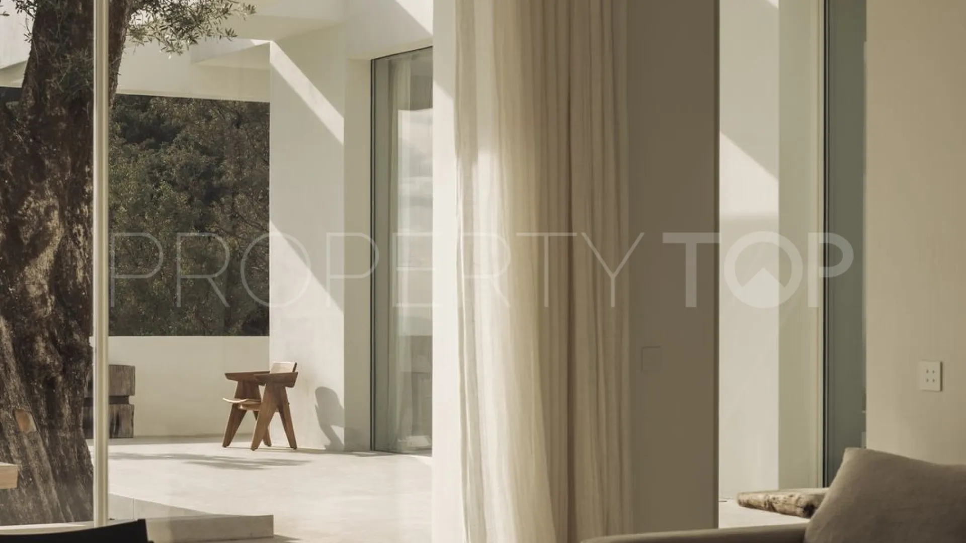 Villa for sale in Los Altos de los Monteros