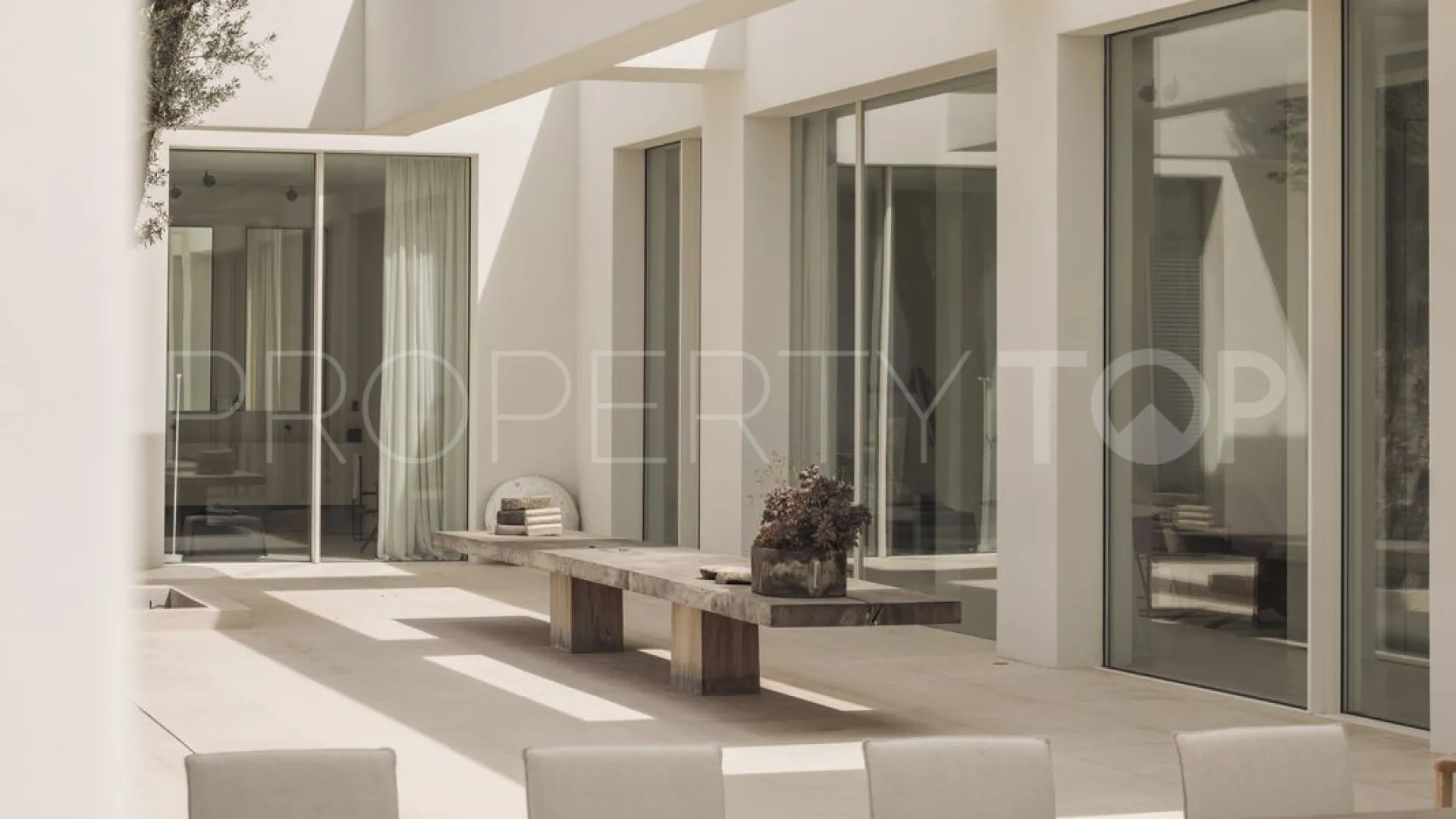 Villa for sale in Los Altos de los Monteros