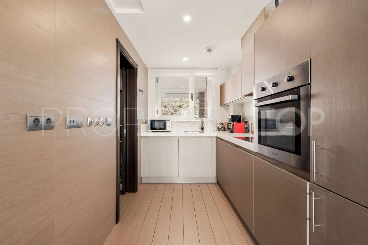 For sale apartment in Benahavis with 2 bedrooms