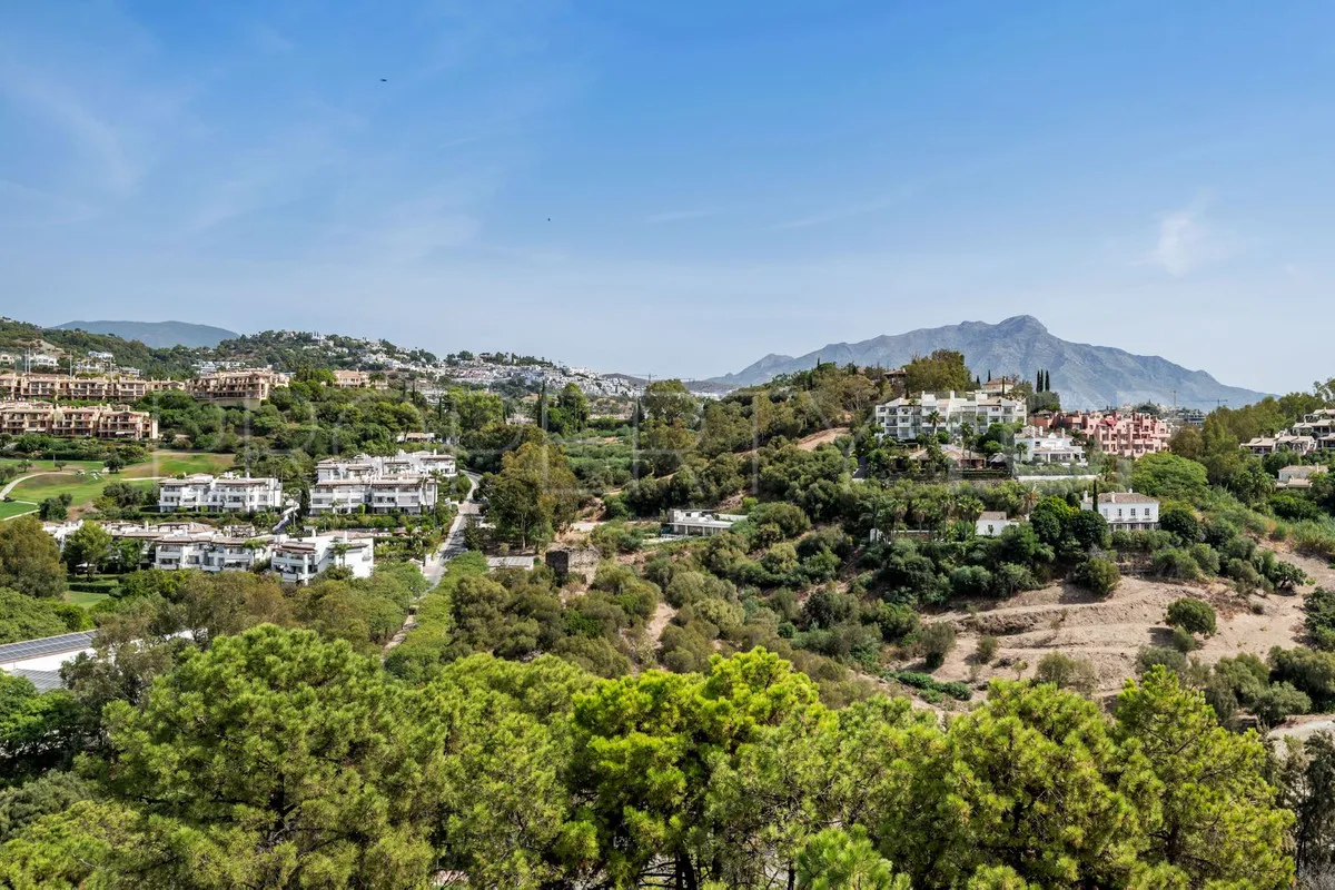 For sale apartment in Benahavis with 2 bedrooms