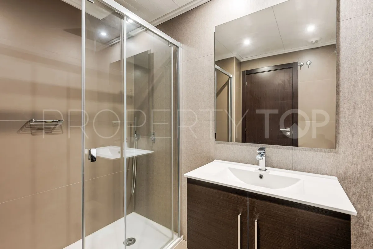 For sale apartment in Benahavis with 2 bedrooms