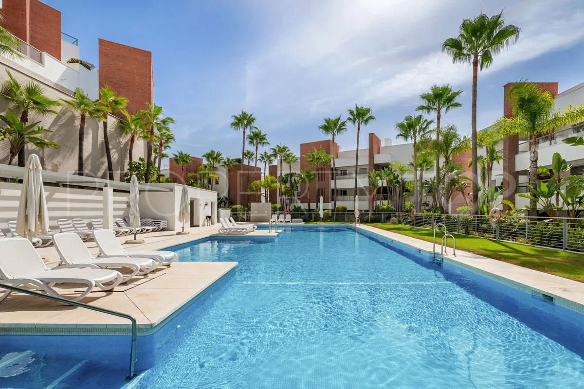 For sale apartment in Benahavis with 2 bedrooms