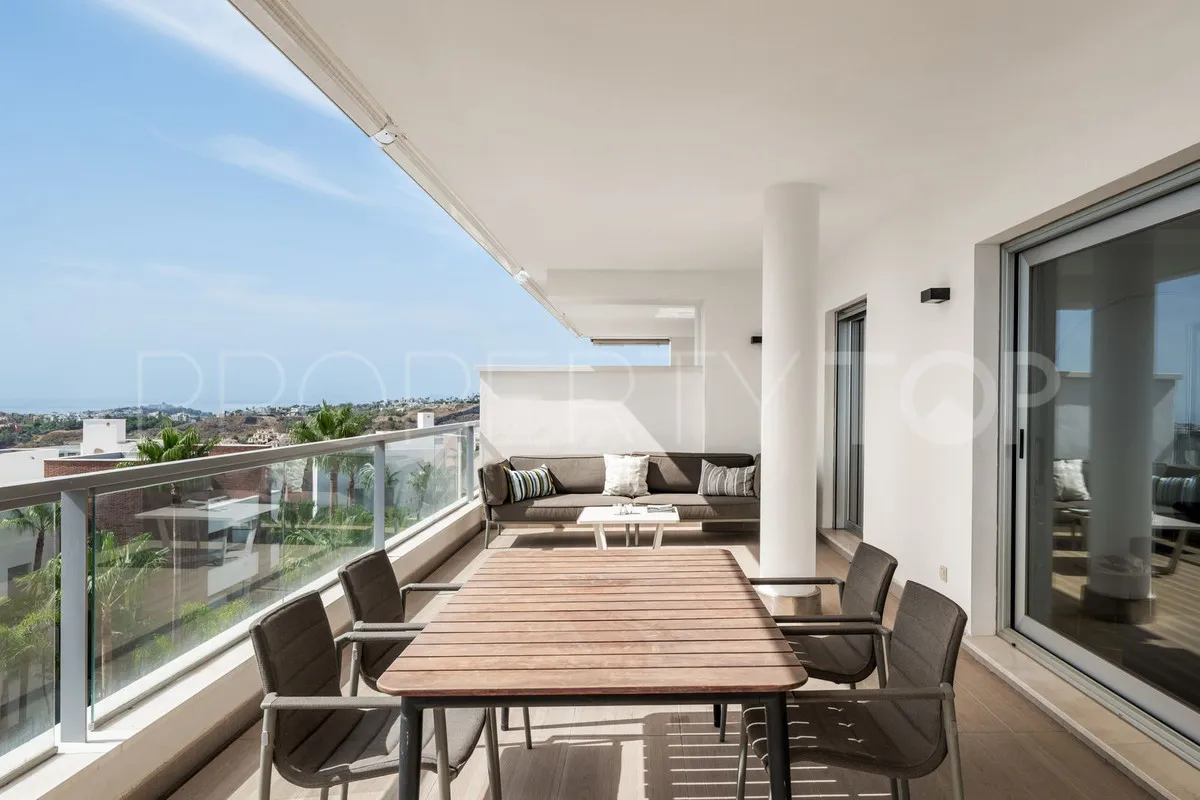 For sale apartment in Benahavis with 2 bedrooms