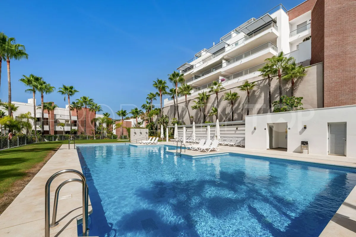 For sale apartment in Benahavis with 2 bedrooms