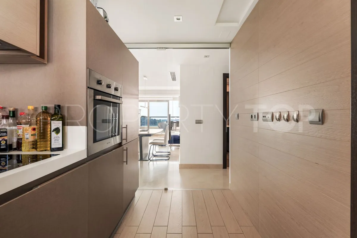 For sale apartment in Benahavis with 2 bedrooms