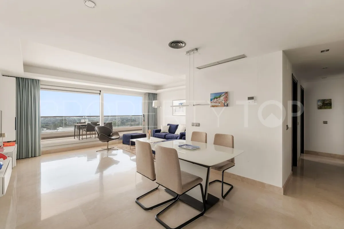 For sale apartment in Benahavis with 2 bedrooms