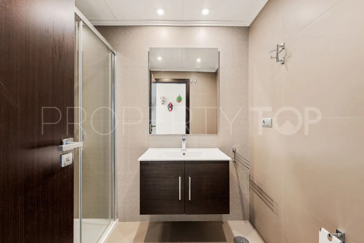 For sale apartment in Benahavis with 2 bedrooms