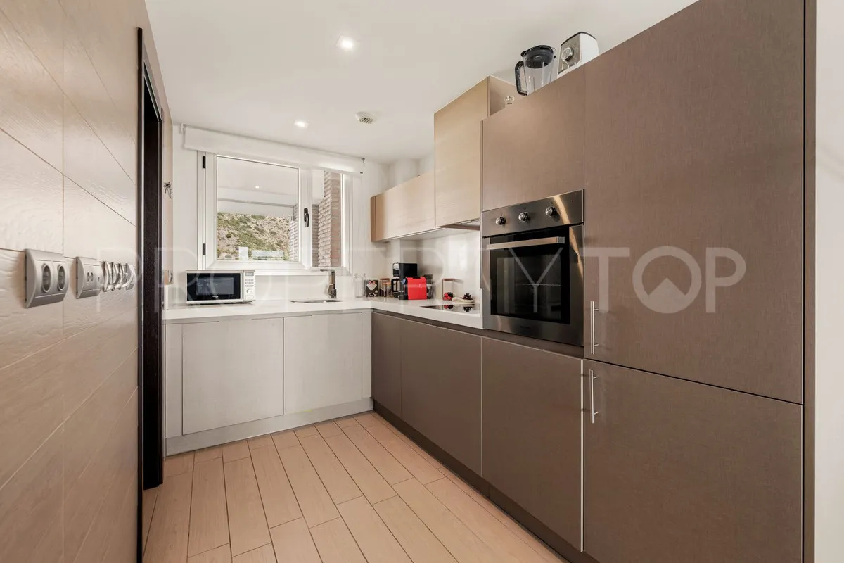 For sale apartment in Benahavis with 2 bedrooms