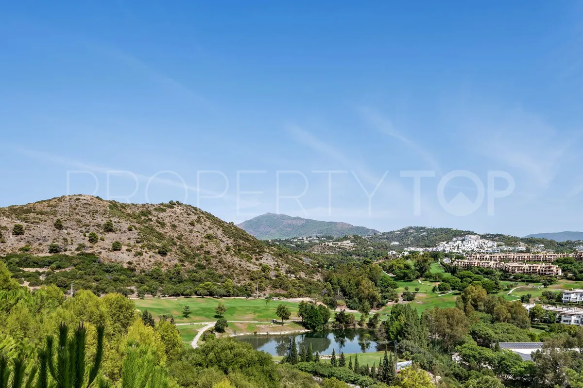 For sale apartment in Benahavis with 2 bedrooms