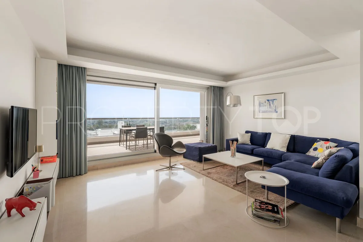 For sale apartment in Benahavis with 2 bedrooms