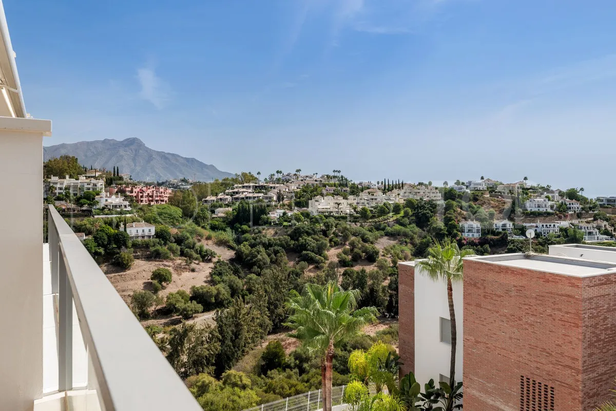 For sale apartment in Benahavis with 2 bedrooms