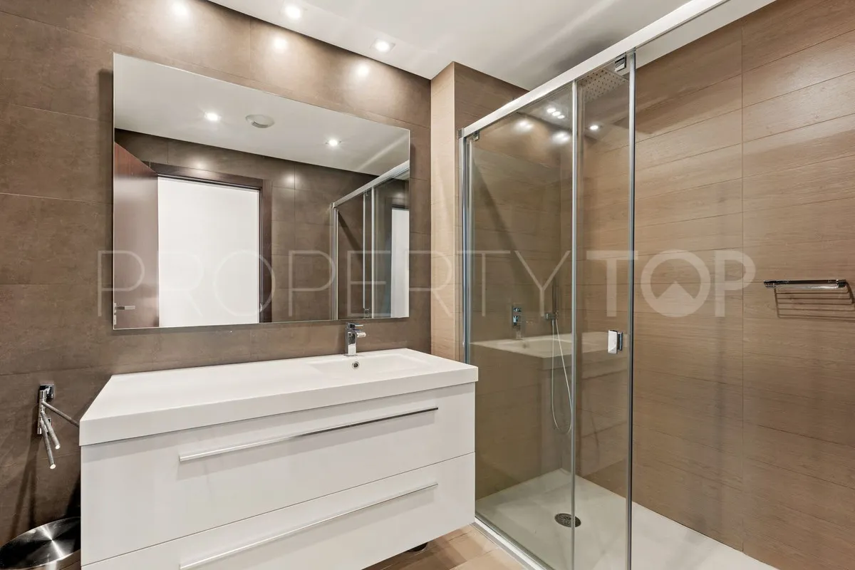 For sale apartment in Benahavis with 2 bedrooms