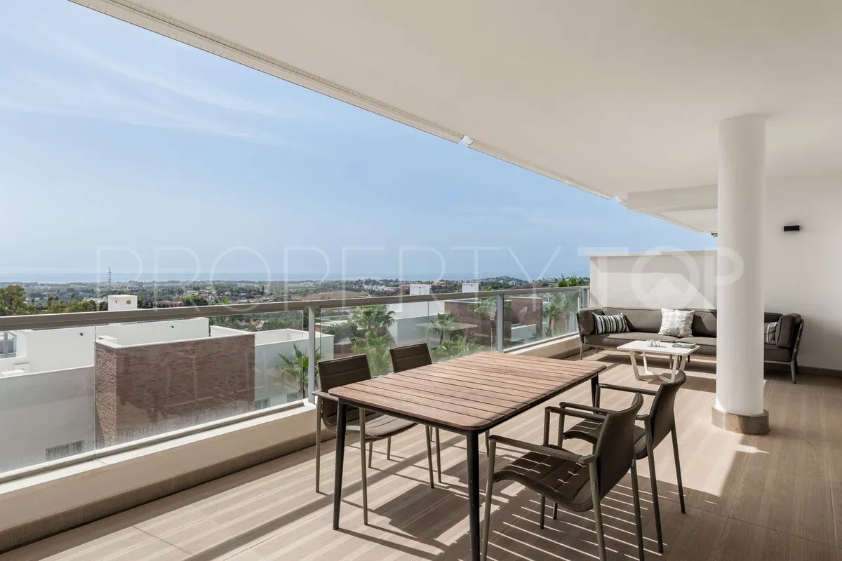 For sale apartment in Benahavis with 2 bedrooms