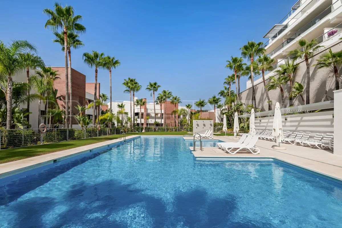 For sale apartment in Benahavis with 2 bedrooms