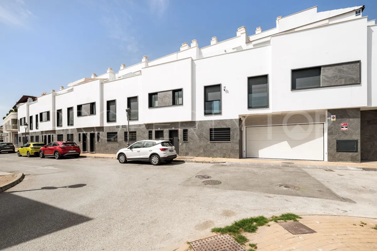 Cancelada, adosado con 3 dormitorios en venta