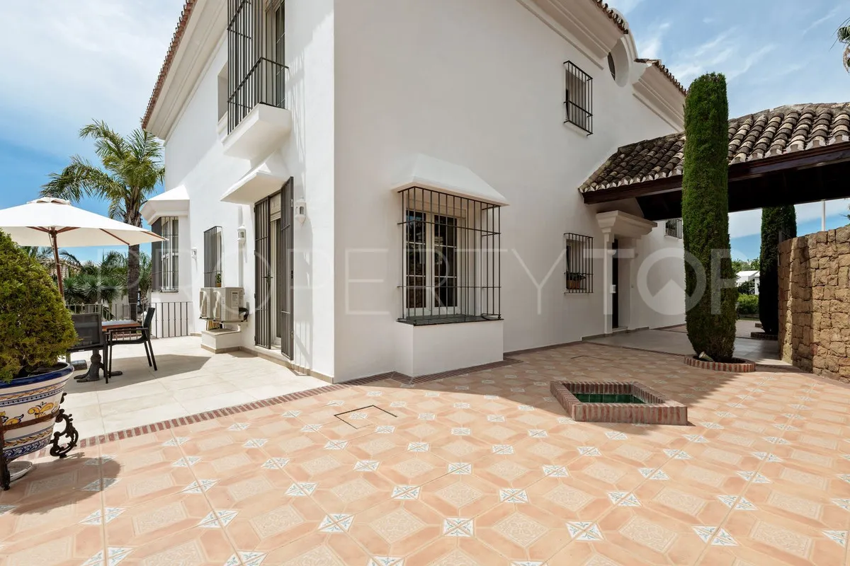 Buy villa with 5 bedrooms in Sierra Blanca